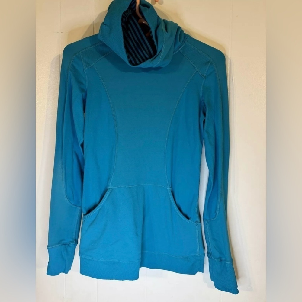 Women’s Lululemon Hoodie Blue With Ponytail Hole Size 4